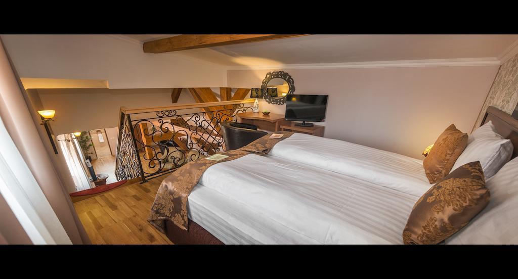 Hotel Boutique Bulevard Sighisoara Room photo